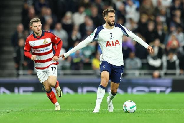 Rodrigo Bentancur of Tottenham Hotspur and Glenn Middleton of Doncaster Rovers Tottenham Hotspur v Doncaster Rovers, EFL Carabao Cup, Third Round, Football, Tottenham Hotspur Stadium, London, UK - 24 Sep 2025London Tottenham Hotspur Stadium United Kingdom EDITORIAL USE ONLY No use with unauthorised audio, video, data, fixture lists, club league logos or live services. Online in-match use limited to 120 images, no video emulation. No use in betting, games or single club league player publications.  Copyright: xMichaelxZemanek Shutterstockx 15498598q