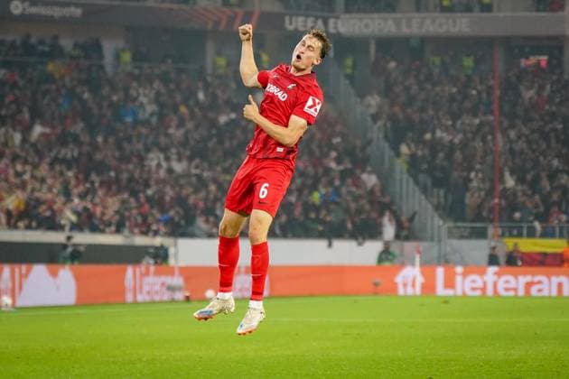 Fussball: UEFA Europa League 2025 26, 1. Spieltag - SC Freiburg vs FC Basel - Europa-Park-Stadion (Freiburg): Tor und Torjubel zum 1:0 durch Patrick Osterhage (SC Freiburg, 06) Freude, Emotionen, Jubel Freiburg im Breisgau Baden-Württemberg Deutschland Copyright: xJOERANxSTEINSIEKx