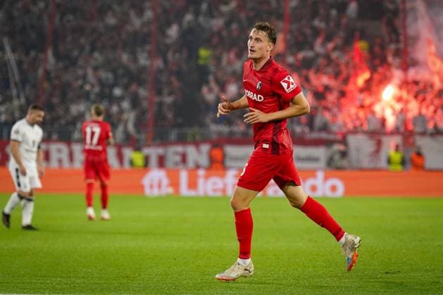 Fussball: UEFA Europa League 2025 26, 1. Spieltag - SC Freiburg vs FC Basel - Europa-Park-Stadion (Freiburg): Tor und Torjubel zum 1:0 durch Patrick Osterhage (SC Freiburg, 06) Freude, Emotionen, Jubel Freiburg im Breisgau Baden-Württemberg Deutschland Copyright: xJOERANxSTEINSIEKx