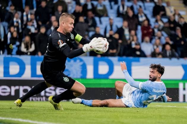 250924 Goalkeeper Sergio Padt of Ludogorets and Sead Haksabanovic of Malmö FF during the UEFA Europa League football match between Malmö FF and Ludogorets on September 24, 2025 in Malmö. Photo: Petter Arvidson BILDBYRAN kod PA PA1085 fotboll football soccer fotball uefa europa league europa league malmö ff ludogorets bbeng bbauto Copyright: PETTERxARVIDSON BB250924PA171