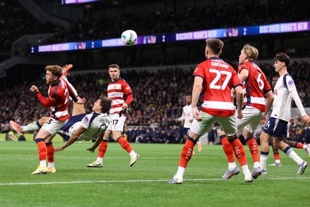 Tottenham Hotspur v Doncaster Rovers 24 September 2025, London - Carabao Cup - Third Round - Tottenham Hotspur v Doncaster Rovers - Joao Palhinha of Tottenham Hotspur scores their first goal with a bicycle kick - Photo: Jacques Feeney Offside. London UK Copyright: xJacquesxFeeneyx xOffsidexOffside