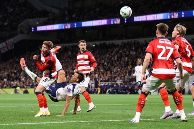 Tottenham Hotspur v Doncaster Rovers 24 September 2025, London - Carabao Cup - Third Round - Tottenham Hotspur v Doncaster Rovers - Joao Palhinha of Tottenham Hotspur scores their first goal with a bicycle kick - Photo: Jacques Feeney Offside. London UK Copyright: xJacquesxFeeneyx xOffsidexOffside