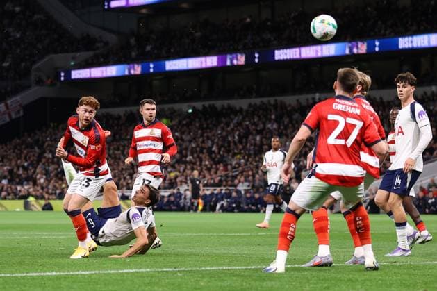 Tottenham Hotspur v Doncaster Rovers 24 September 2025, London - Carabao Cup - Third Round - Tottenham Hotspur v Doncaster Rovers - Joao Palhinha of Tottenham Hotspur scores their first goal with a bicycle kick - Photo: Jacques Feeney Offside. London UK Copyright: xJacquesxFeeneyx xOffsidexOffside