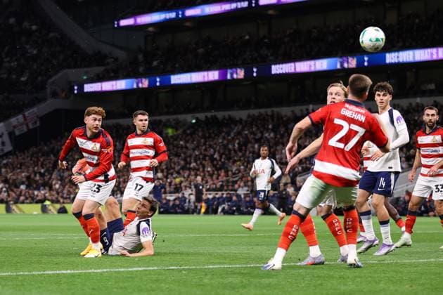 Tottenham Hotspur v Doncaster Rovers 24 September 2025, London - Carabao Cup - Third Round - Tottenham Hotspur v Doncaster Rovers - Joao Palhinha of Tottenham Hotspur scores their first goal with a bicycle kick - Photo: Jacques Feeney Offside. London UK Copyright: xJacquesxFeeneyx xOffsidexOffside