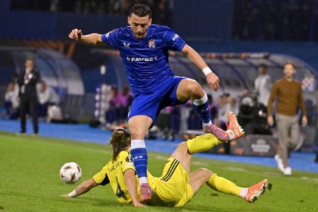 Zagreb, Croatia, September 24th 2025, Arber Hoxha of Dinamo (R) in action against Caglar Soyuncu of Fenerbahce (L) during the UEFA Europa League, League phase Matchday 1, match between Dinamo Zagreb (Croatia) and Fenerbahce (Turkey) at Stadium Maksimir, Zagreb, Croatia.(Photo by Igor Kupljenik Sports Press Photo)  Copyright: xIgorxKupljenikx xSPPx Sportspressphoto_SPR31318