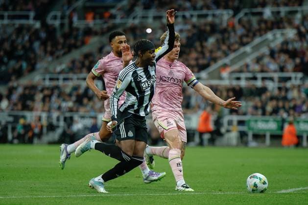 24th September 2025; St James Park, Newcastle, England; Carabao Cup Football, Newcastle United versus Bradford City; Anthony Elanga of Newcastle United tussles for the ball with Max Power of Bradford City  CraigxCowan