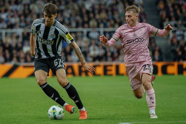 24th September 2025; St James Park, Newcastle, England; Carabao Cup Football, Newcastle United versus Bradford City; Lewis Miley of Newcastle United under pressure from Bobby Pointon of Bradford City  CraigxCowan