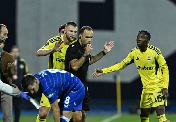 Dinamo Zagreb v Fenerbahce - UEFA Europa League ZAGREB, CROATIA - SEPTEMBER 24: Dorgeles Nene (45) of Fenerbahce argues with referee during the UEFA Europa League week 1 football match between Dinamo Zagreb and Fenerbahce at Maksimir Stadium in Zagreb, Croatia, on September 24, 2025. Elif Ozturk Anadolu Zagreb Croatia. Editorial use only. Please get in touch for any other usage.  Copyright: x2025xAnadoluxElifxOzturkx