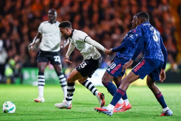 Port Vale v Arsenal - Carabao Cup Third Round George Hall of Port Vale holds off Eberechi Eze of Arsenal during the Carabao Cup Third Round match between Port Vale and Arsenal at Vale Park in Burslem, on September 24, 2025. Burslem Staffordshire United Kingdom  Copyright: xMIxNewsx originalFilename:fletcher-portvale250924_npJGO.jpg