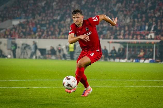 Fussball: UEFA Europa League 2025 26, 1. Spieltag - SC Freiburg vs FC Basel - Europa-Park-Stadion (Freiburg): Maximilian Eggestein (SC Freiburg, 08) Freiburg im Breisgau Baden-Württemberg Deutschland Copyright: xJOERANxSTEINSIEKx