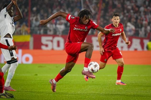 Fussball: UEFA Europa League 2025 26, 1. Spieltag - SC Freiburg vs FC Basel - Europa-Park-Stadion (Freiburg): Johan Manzambi (SC Freiburg, 44) Freiburg im Breisgau Baden-Württemberg Deutschland Copyright: xJOERANxSTEINSIEKx