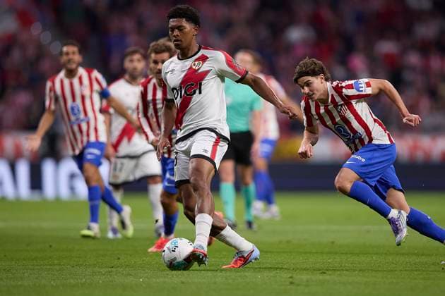 Jozhua Vertrouwd (Rayo Vallecano) controls the ball during the LaLiga EA Sports match between AtlÃ tico Madrid v Rayo Vallecano at Riyahd Air Metropolitano on September 24, 2025 in Madrid, Spain. (Photo by Manu Reino DeFodi Images) Jozhua Vertrouwd Rayo Vallecano controls the ball during the LaLiga EA Sports match between AtlÃ tico Madrid v Rayo Vallecano at Riyahd Air Metropolitano on September 24, 2025 in Madrid, Spain Photo by Manu Reino DeFodi Images
