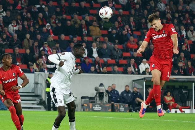 24.09.2025, xrekx, Fussball UEFA Europa League, SC Freiburg - FC Basel v.l. Torschuss Kopfball zum 2:0 durch Maximilian Eggestein (SC Freiburg) (DFL DFB REGULATIONS PROHIBIT ANY USE OF PHOTOGRAPHS as IMAGE SEQUENCES and or QUASI-VIDEO) Freiburg