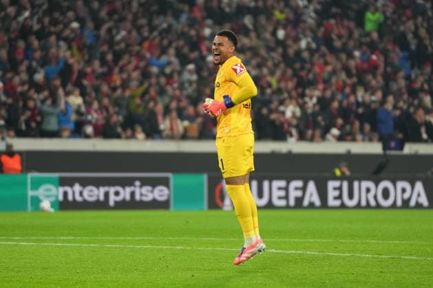 UEFA Europa League: SC Freiburg vs FC Basel, 24.09.2025 Noah Atubolu (SC Freiburg, 1) der sich beim 2:0 freut und jubelt, Torschütze Maximilian Eggestein (SC Freiburg, 8) UEFA Europa League: SC Freiburg vs FC Basel, Europa-Park-Stadion, 24.09.2025 Copyright: xBEAUTIFULxSPORTS Boscox