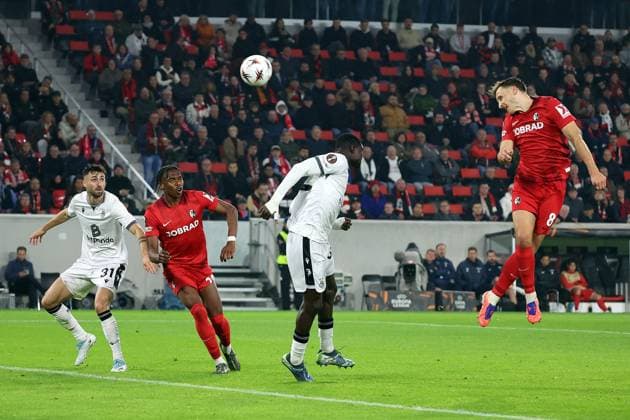 24.09.2025, xrekx, Fussball UEFA Europa League, SC Freiburg - FC Basel v.l. Torschuss Kopfball zum 2:0 durch Maximilian Eggestein (SC Freiburg) (DFL DFB REGULATIONS PROHIBIT ANY USE OF PHOTOGRAPHS as IMAGE SEQUENCES and or QUASI-VIDEO) Freiburg