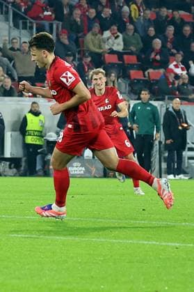 24.09.2025, xrekx, Fussball UEFA Europa League, SC Freiburg - FC Basel v.l. Torjubel nach dem Tor zum celebrating the goal celebrate 2:0 durch Maximilian Eggestein (SC Freiburg) (DFL DFB REGULATIONS PROHIBIT ANY USE OF PHOTOGRAPHS as IMAGE SEQUENCES and or QUASI-VIDEO) Freiburg