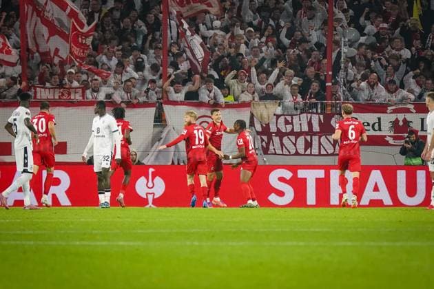 Fussball: UEFA Europa League 2025 26, 1. Spieltag - SC Freiburg vs FC Basel - Europa-Park-Stadion (Freiburg): Tor und Torjubel zum 2:0 durch Maximilian Eggestein (SC Freiburg, 08) Freude, Emotionen, Jubel Freiburg im Breisgau Baden-Württemberg Deutschland Copyright: xJOERANxSTEINSIEKx