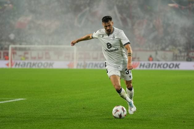 UEFA Europa League: SC Freiburg vs FC Basel, 24.09.2025 Dominik Schmid (FC Basel, 31) am Ball UEFA Europa League: SC Freiburg vs FC Basel, Europa-Park-Stadion, 24.09.2025 Copyright: xBEAUTIFULxSPORTS Boscox