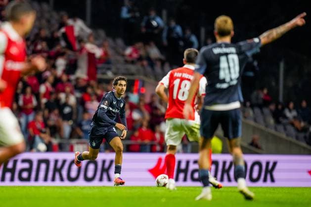UEFA Europa League: S.C. Braga v Feyenoord Braga - Oussama Targhalline of Feyenoord during the first match of the UEFA Europa League 2025 2026. The match is set between S.C. Braga and Feyenoord at Estadio Municipal de Braga on 24 September 2025 in Braga, Portugal. Copyright: xYannickxVerhoevenx