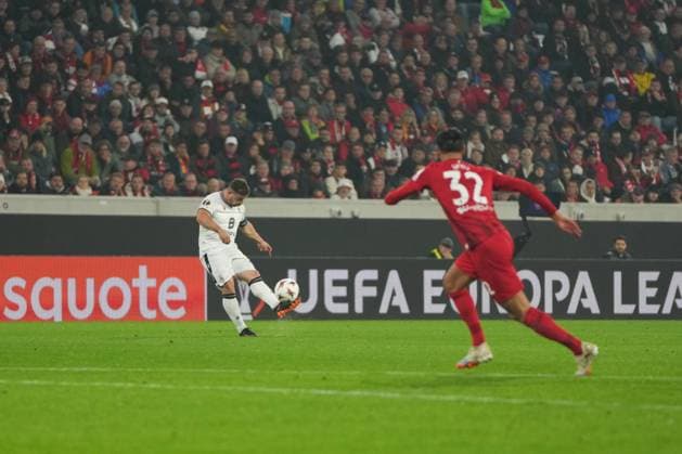 UEFA Europa League: SC Freiburg vs FC Basel, 24.09.2025 Xherdan Shaqiri (FC Basel, 10) bei einem Freistoß UEFA Europa League: SC Freiburg vs FC Basel, Europa-Park-Stadion, 24.09.2025 Copyright: xBEAUTIFULxSPORTS Boscox