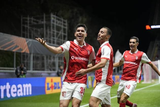 UEFA Europa League - SC Braga vs Feyenoord Braga, Portugal - 24 09 2025: UEFA Europa League match between SC Braga and Feyenoord at Estadio Municipal de Braga. 39 Braga attacker, Fran Navarro celebrates scoring his sides first goal of the match with 5 Braga defender, Leonardo Lelo and 50 Braga midfielder, Diego Rodrigues Mandatory Credit: Pedro Loureiro Avant Sports Agency Braga Estadio Municipal de Braga Portugal Copyright: xx