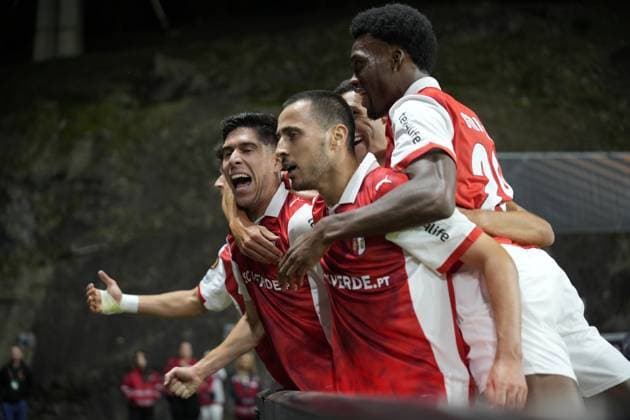 UEFA Europa League - SC Braga vs Feyenoord Braga, Portugal - 24 09 2025: UEFA Europa League match between SC Braga and Feyenoord at Estadio Municipal de Braga. 39 Braga attacker, Fran Navarro celebrates scoring his sides first goal of the match with teammates Mandatory Credit: Pedro Loureiro Avant Sports Agency Braga Estadio Municipal de Braga Portugal Copyright: xx