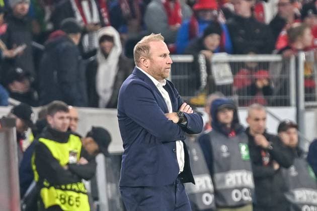 Ludovic Magnin (FC Basel, Cheftrainer) mit Emotion. GER, SC Freiburg - FC Basel, Fussball, Europa League, 1. Spieltag, Saison 2025 2026, 24.09.2025 GER, SC Freiburg - FC Basel, Fussball, Europa League, 1. Spieltag, Saison 2025 2026, 24.09.2025 Freiburg Copyright: xEibner-Pressefoto ThomasxHessx EP_THS