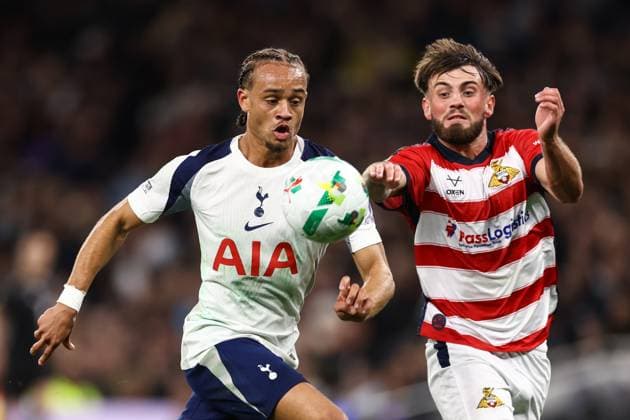 Tottenham Hotspur v Doncaster Rovers 24 September 2025, London - Carabao Cup - Third Round - Tottenham Hotspur v Doncaster Rovers - Xavi Simons of Tottenham Hotspur and Tom Nixon of Doncaster Rovers - Photo: Jacques Feeney Offside. London UK Copyright: xJacquesxFeeneyx xOffsidexOffside