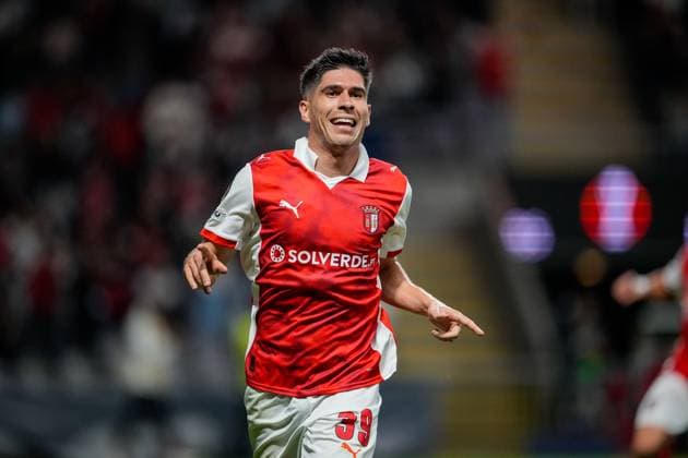 UEFA Europa League - SC Braga vs Feyenoord Braga, Portugal - 24 09 2025: UEFA Europa League match between SC Braga and Feyenoord at Estadio Municipal de Braga. 39 Braga attacker, Fran Navarro celebrates scoring his sides first goal of the match Mandatory Credit: Pedro Loureiro Avant Sports Agency Braga Estadio Municipal de Braga Portugal Copyright: xx