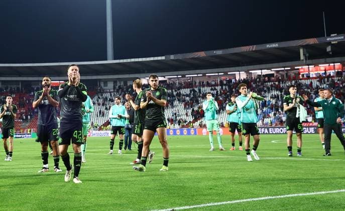 Celtic players after the match Crvena zvezda v Celtic, UEFA Europa League, Football, Rajko Mitic Stadium, Belgrade, Serbia - 24 Sep 2025Belgrade Rajko Mitic Stadium Serbia EDITORIAL USE ONLY No use with unauthorised audio, video, data, fixture lists, club league logos or live services. Online in-match use limited to 120 images, no video emulation. No use in betting, games or single club league player publications. Copyright: xNikolaxKrstic Shutterstockx 15498417et