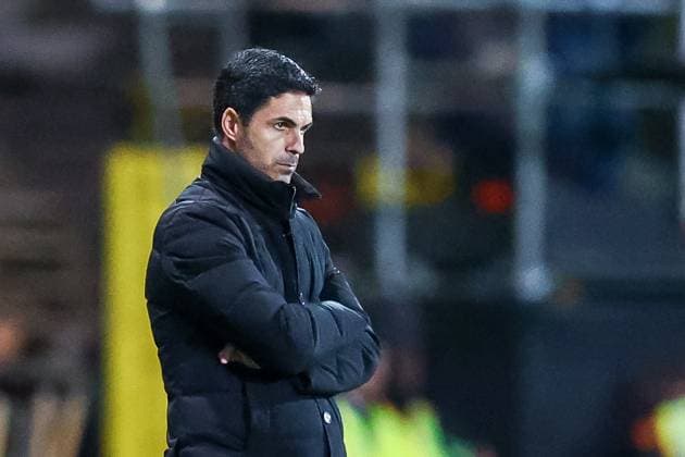 Port Vale v Arsenal - Carabao Cup Third Round Arsenal s manager, Mikel Arteta, watches the action during the Carabao Cup Third Round match between Port Vale and Arsenal at Vale Park in Burslem, on September 24, 2025. Burslem Staffordshire United Kingdom  Copyright: xMIxNewsx originalFilename:fletcher-portvale250924_npRSM.jpg