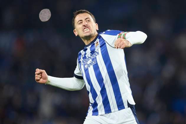 September 24, 2025, San Sebastian, Guipuzcoa, SPAIN: Mikel Oyarzabal of Real Sociedad celebrates after scoring the team s first goal during the LaLiga EA Sports match between Real Sociedad and RCD Mallorca at Anoeta on September 24, 2025, in San Sebastian, Spain. San Sebastian SPAIN - ZUMAa181 20250924_zaa_a181_283 Copyright: xRicardoxLarreinax