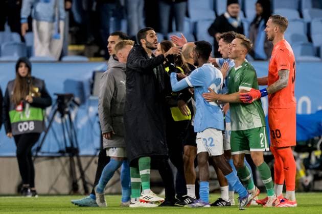 250924 Taha Ali and goalkeeper Robin Olsen of Malmö FF and Joel Andersson of Ludogorets during the UEFA Europa League football match between Malmö FF and Ludogorets on September 24, 2025 in Malmö. Photo: Petter Arvidson BILDBYRAN kod PA PA1085 fotboll football soccer fotball uefa europa league europa league malmö ff ludogorets bbeng bbauto Copyright: PETTERxARVIDSON BB250924PA238