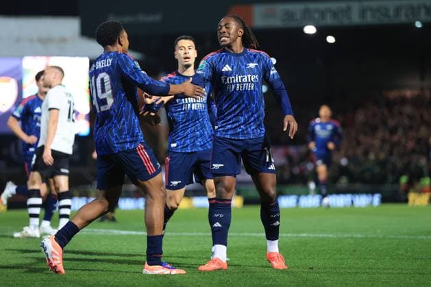 Football - Carabao Cup - 3rd Round - Port Vale v Arsenal 24th September 2025 - Carabao Cup - 3rd Round - Port Vale v Arsenal - Eberechi Eze of Arsenal celebrates with Myles Lewis-Skelly of Arsenal (L)after scoring their 1st goal - Photo: Simon Stacpoole Offside. Burslem UK Copyright: xSimonxStacpoolexOffside