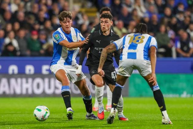 Huddersfield Town AFC v Manchester City FC, Carabao Cup Round 3 Phil Foden Of Manchester City in action during the Huddersfield Town AFC v Manchester City FC Carabao Cup Round 3 match at the Accu Stadium, Huddersfield, England, United Kingdom on 24 September 2025 Credit: Lee Keuneke Every Second Media Editorial use only. All images are copyright Every Second Media Limited. No images may be reproduced without prior permission. All rights reserved. Premier League and Football League images are subject to licensing agreements with Football DataCo Limited. see https: www.football-dataco.com Copyright: xIMAGO EveryxSecondxMediax ESM-1596-0080 LeexKeunekex xEveryxSecondxMediax