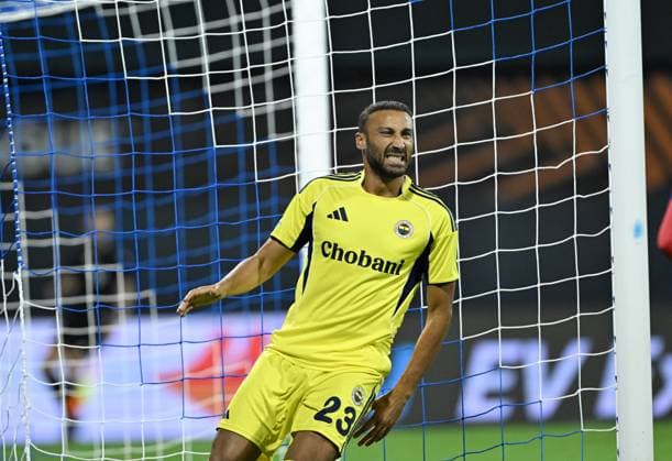 Dinamo Zagreb v Fenerbahce - UEFA Europa League ZAGREB, CROATIA - SEPTEMBER 24: Cenk Tosun (2nd L) of Fenerbahce in action during the UEFA Europa League week 1 match between Dinamo Zagreb and Fenerbahce at Maksimir Stadium in Zagreb, Croatia, on September 24, 2025. Elif Ozturk Anadolu Zagreb Croatia. Editorial use only. Please get in touch for any other usage.  Copyright: x2025xAnadoluxElifxOzturkx