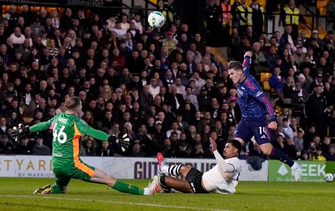 Burslem, England, 24th September 2025. Viktor Gyökeres of Arsenal (R) has his shot saved by Joe Gauci of Port Vale during the Port Vale vs Arsenal Carabao Cup match at Vale Park, Burslem. Picture credit should read: Andrew Yates Sportimage EDITORIAL USE ONLY. No use with unauthorised audio, video, data, fixture lists, club league logos or live services. Online in-match use limited to 120 images, no video emulation. No use in betting, games or single club league player publications. SPI_027_AY_PORT_VALE_ARSENAL SPI-4158-0028