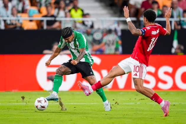 September 24, 2025, Sevilla, Sevilla, SPAIN: Cucho Hernandez of Real Betis in action during the UEFA Europa League, football match played between Real Betis and Nottingham Forest at La Cartuja stadium on September 24, 2025, in Sevilla, Spain. Sevilla SPAIN - ZUMAa181 20250924_zaa_a181_372 Copyright: xJoaquinxCorcherox