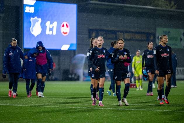 Jill Janssens (TSG Hoffenheim, 09), Dominika Grabowska (TSG Hoffenheim, 16), Selina Cerci (TSG Hoffenheim, 29) ist enttauescht ueber das 1:1 Unentschieden und bedanken sich bei den Fans, GER, TSG 1899 Hoffenheim vs 1. FC Nuernberg, Fussball Google Pixel Frauen Bundesliga, 4. Spieltag, Saison 2025 2026, 24.09.2025 DFB regulations prohibit any use of photographs as image sequences and or quasi-video GER, TSG 1899 Hoffenheim vs 1. FC Nuernberg, Fussball Google Pixel Frauen Bundesliga, 4. Spieltag, Saison 2025 2026, 24.09.2025 Hoffenheim Copyright: xEibner-Pressefoto Memmlerx EP_MMR