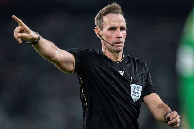 September 24, 2025, Sevilla, Spain, Spain: Referee Sascha STEGEMANN during the UEFA Europa League, League Phase MD1 match between Real Betis Balompie and Nottingham Forest at Estadio La Cartuja on September 24, 2025 in Sevilla, Spain. Rafael Roman Sevilla Spain - ZUMAm308 20250924_zsp_m308_034 Copyright: xMatthieuxMirvillex