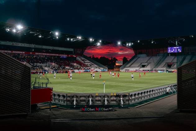 Essen, Germany, September 24th 2025 Wide angle view of the inside of Stadion an der Hafenstrasse with a sunset in the background during the Google Pixel Frauen Bundesliga match between SGS Essen and 1.FC Köln at Franz-Kremer-Stadion, in Cologne, Germany. (Gabor Baumgarten SPP) Copyright: xGaborxBaumgartenx xSPPx spp-en-GaBaSp-25_09_24_SGS Essen_1.FC Kln_Gabor_Baumgarten-03363