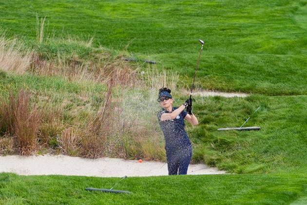 September 24, 2025, Bethpage, New York, USA: Actress Catherine Zeta-Jones hits out the sand on the 18th hole during the All Star Match at the 2025 Ryder Cup at Bethpage State Park Golf Course Bethpage USA - ZUMAw109 20250924_fap_w109_010 Copyright: xDebbyxWongx