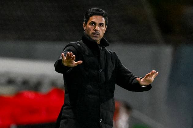 Carabao Cup Round 3 Port Vale v Arsenal Mikel Arteta, manager of Arsenal, holds his hands out during the Carabao Cup Round 3 match Port Vale vs Arsenal at Vale Park, Burslem, United Kingdom, 24th September 2025 (Photo by Adam Gee News Images) Burslem Vale Park Staffordshire United Kingdom Copyright: xAdamxGee NewsxImagesx