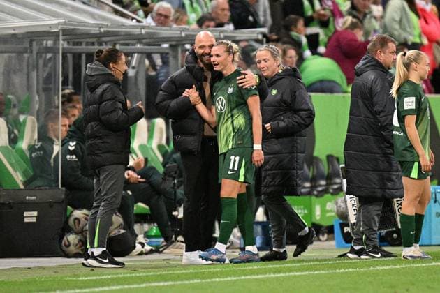 Fußball I Frauen I Saison 2025-2026 I Bundesliga I 4. Spieltag I VfL Wolfsburg - SV Werder Bremen I 24.09.2025 Freude bei Stephan Lerch (Trainer, VfL Wolfsburg) und Alexandra Popp (11, VfL Wolfsburg) Wolfsburg AOK Stadion Niedersachsen Deutschland Copyright: xLobeca InesxHähnelx