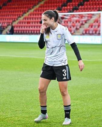 London, Eangland, September 24th 2025: Paula Tomas (3 Aston Villa) worming up before the Subway Women s League Cup match between Tottenham Hotspur and Aston Villa at Brisbane Road Stadium on September 24, 2025 in London, England. (Yaroslav Dunka SPP)  Copyright: xYaroslavxDunkax xSPPx spp-en-YaDuSp-YZ8_6584