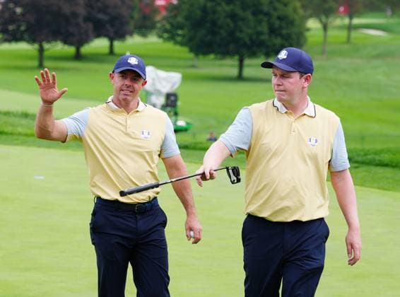GOLF - Ryder Cup 2025 FARMINGDALE,NEW YORK,USA,24.SEP.25 - GOLF - Ryder Cup 2025, Bethpage Black Course, preview, practice round. Image shows Rory McIlroy (NIR EUR) and Robert MacIntyre (SCO EUR).  GEPAxpictures xBrianxSpurlock