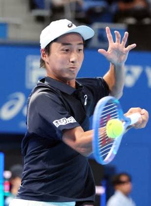 September 25, 2025, Tokyo, Japan - Shintaro Mochizuki of Japan returns the ball against Casper Ruud of Norway during a single round 32 match at the the Japan Open Tennis tournament in Tokyo on Thursday, September 25, 2025. Ruud defeated Mochizuki 4-6, 6-1, 6-1. (photo by Yoshio Tsunoda AFLO) Noxthirdxpartyxsales  aflo_304723852