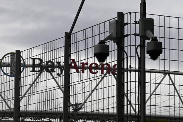 25.09.2025, xophax, Fussball 1.Bundesliga, Bayer 04 Leverkusen Saison 2025 2026 Trainingsgelände an der BayArena Bayarena Neuer Zaun um das Trainingsgelände. Sichtschutz vor den Trainingseinheiten. Vorhang für die Profis. Videokameras (DFL DFB REGULATIONS PROHIBIT ANY USE OF PHOTOGRAPHS as IMAGE SEQUENCES and or QUASI-VIDEO) Leverkusen