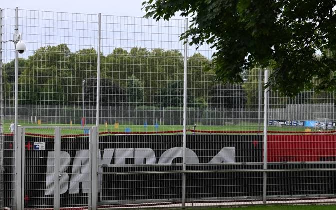 25.09.2025, xophax, Fussball 1.Bundesliga, Bayer 04 Leverkusen Saison 2025 2026 Trainingsgelände an der BayArena Bayarena Neuer Zaun um das Trainingsgelände. Sichtschutz vor den Trainingseinheiten. Vorhang für die Profis. (DFL DFB REGULATIONS PROHIBIT ANY USE OF PHOTOGRAPHS as IMAGE SEQUENCES and or QUASI-VIDEO) Leverkusen