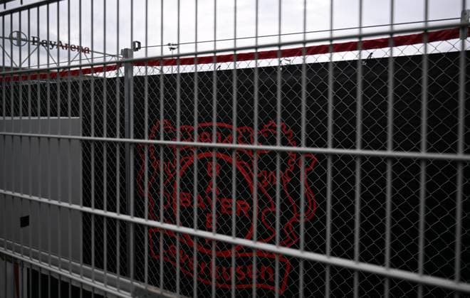 25.09.2025, xophax, Fussball 1.Bundesliga, Bayer 04 Leverkusen Saison 2025 2026 Trainingsgelände an der BayArena Bayarena Neuer Zaun um das Trainingsgelände. Sichtschutz vor den Trainingseinheiten. Vorhang für die Profis. (DFL DFB REGULATIONS PROHIBIT ANY USE OF PHOTOGRAPHS as IMAGE SEQUENCES and or QUASI-VIDEO) Leverkusen